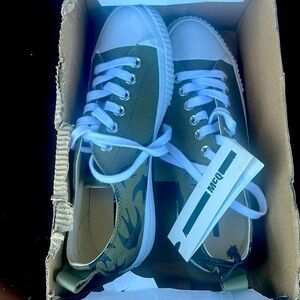 McQ by Alexander McQueen Olive Green and White Low-Top Sneakers with Camo Detail